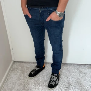 Replay anbass jeans  - Replay Jeans | skick 9/10 | Storlek 31/34 | Pris - 499kr | Modellen är ca 178cm lång | Hör av dig vid minsta fråga eller fundering!!