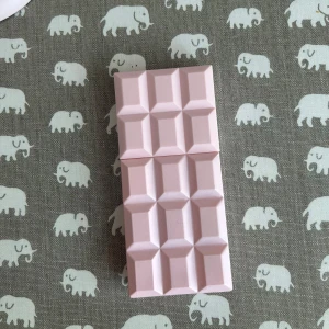 Sweet Tooth parfym av Sabrina Carpenter - Säljer Sweet Tooth parfym av Sabrina Carpenter. Oanvänd, 75 ml. Bara sprutat 1-2 gånger för att testa den!