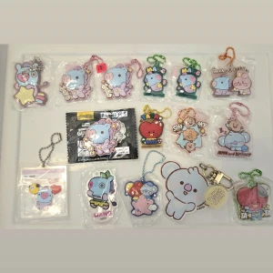 BT21 Mang & BT21 nyckelringar set - Första sidan: 56kr per nyckelring. Andra sidan: 65kr styck. Skriv till mig om vilken ni vill ha💗Kan göra lägre pris om man vill köpa mer🌸