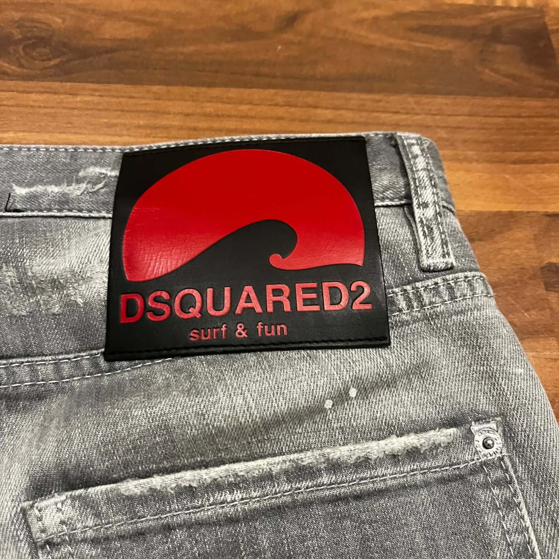 Grå Dsquared2 jeans med färgstänk - 3