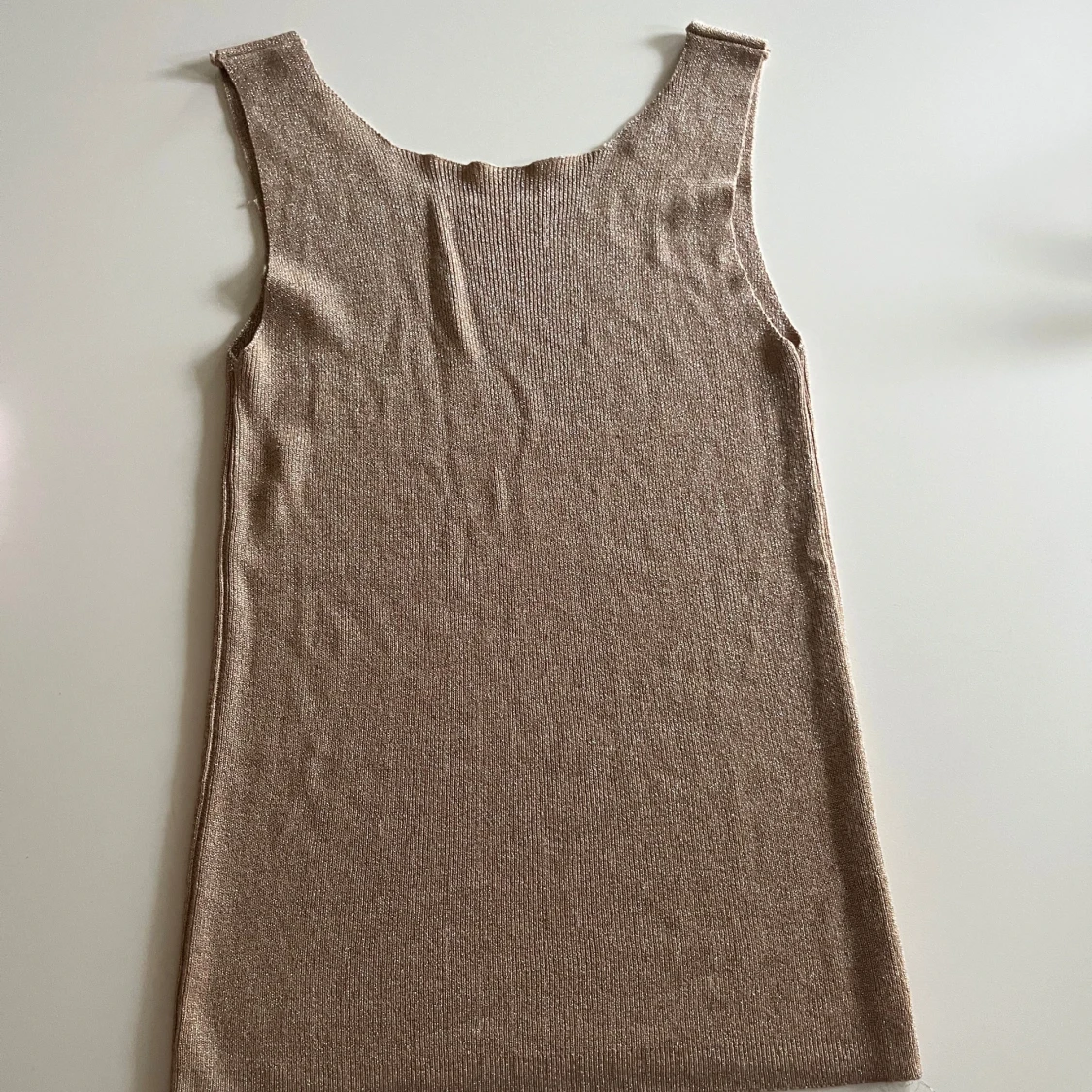 Glittrigt festlinne i champagne  - 1