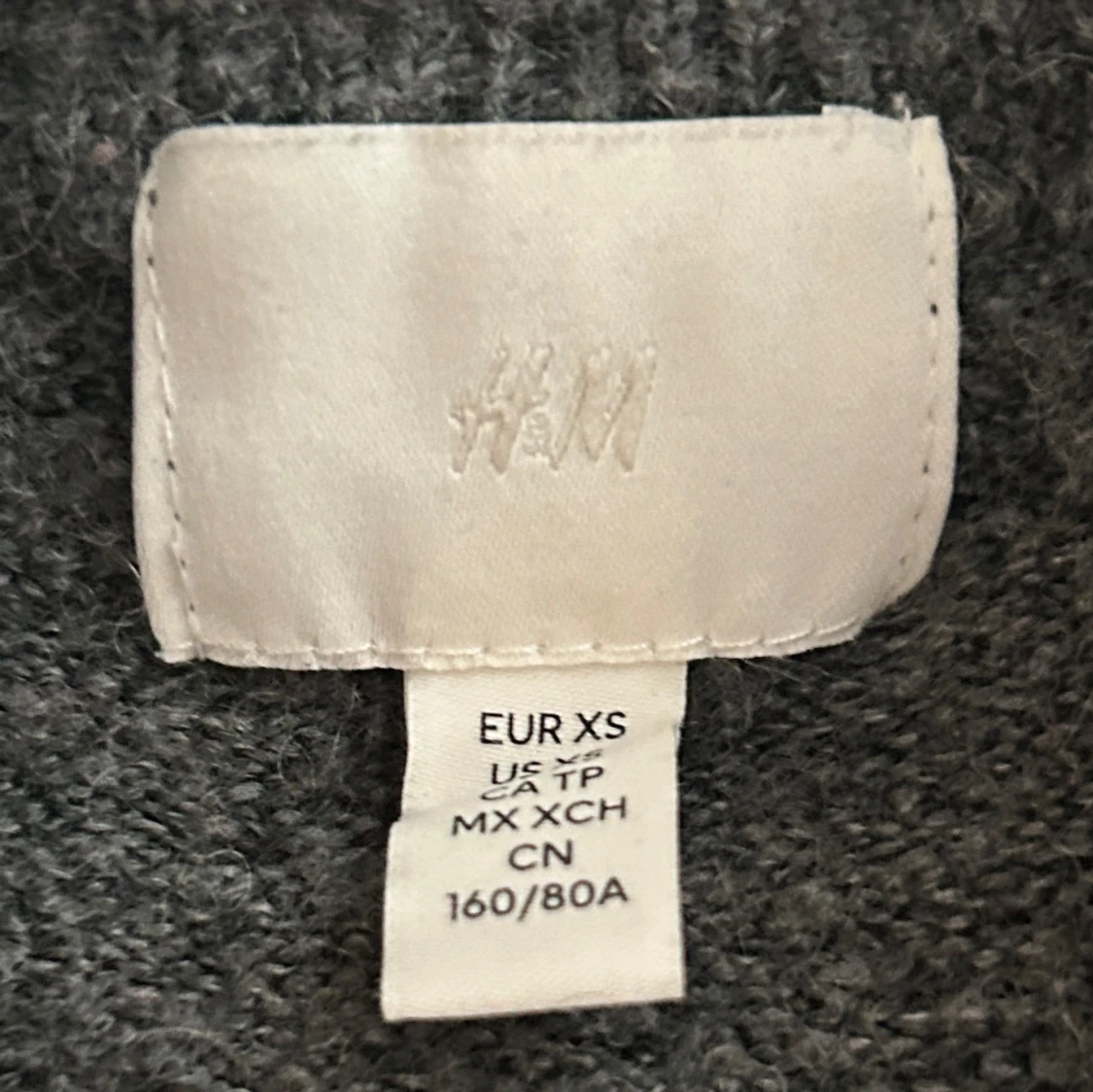 Mörkgrå stickad tröja från H&M - 2