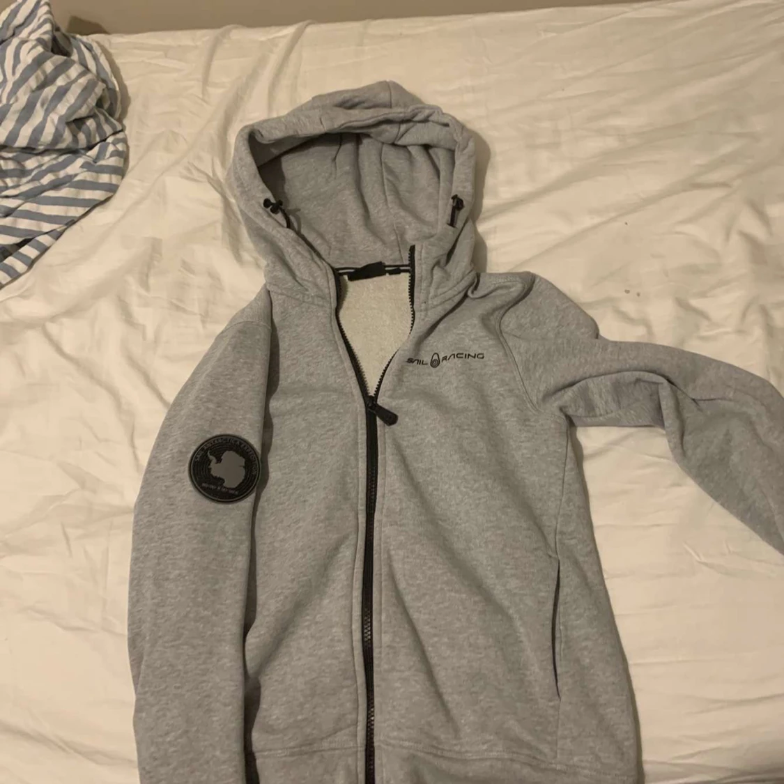 Grå hoodiejacka från Sail Racing - 1
