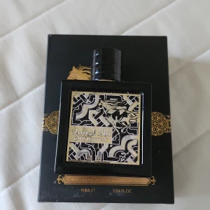 Qaed Al Fursan parfym från Lattafa - Tvär go annanas doft mycket kvar typ 85% 