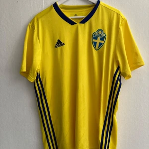 Sverige Landslagströja XL - Snygg och i väldigt fint skick.