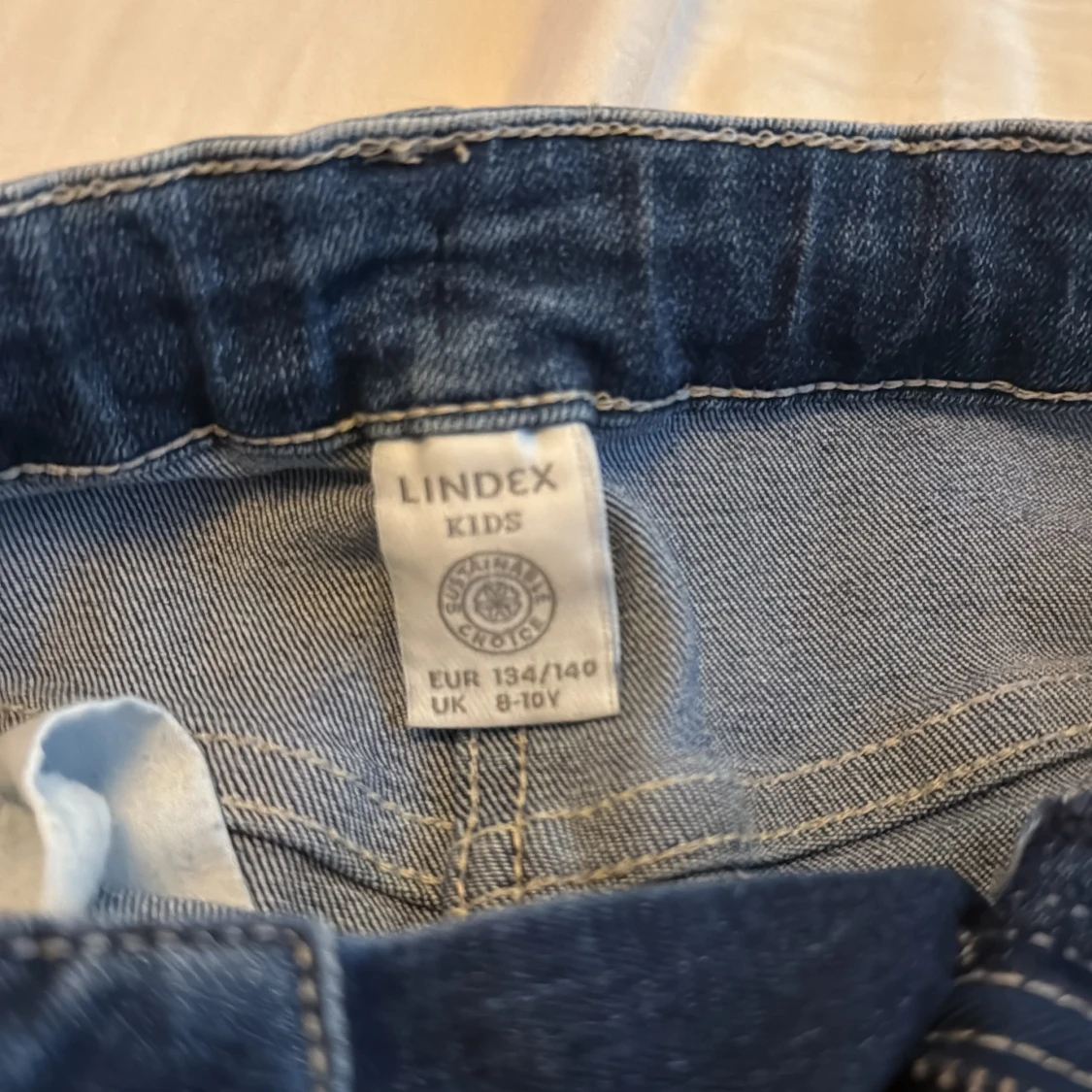 Jeanskjol med pärlor från Lindex - 2