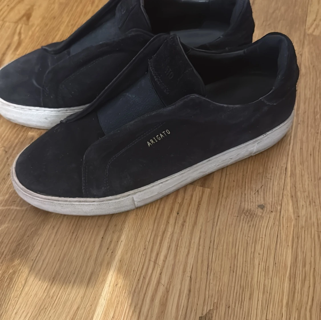 Svarta sneakers från Axel Arigato - 2