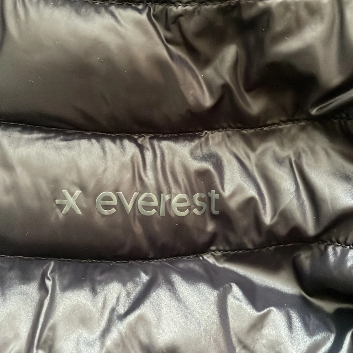 Svart dunjacka från Everest med huva - 1