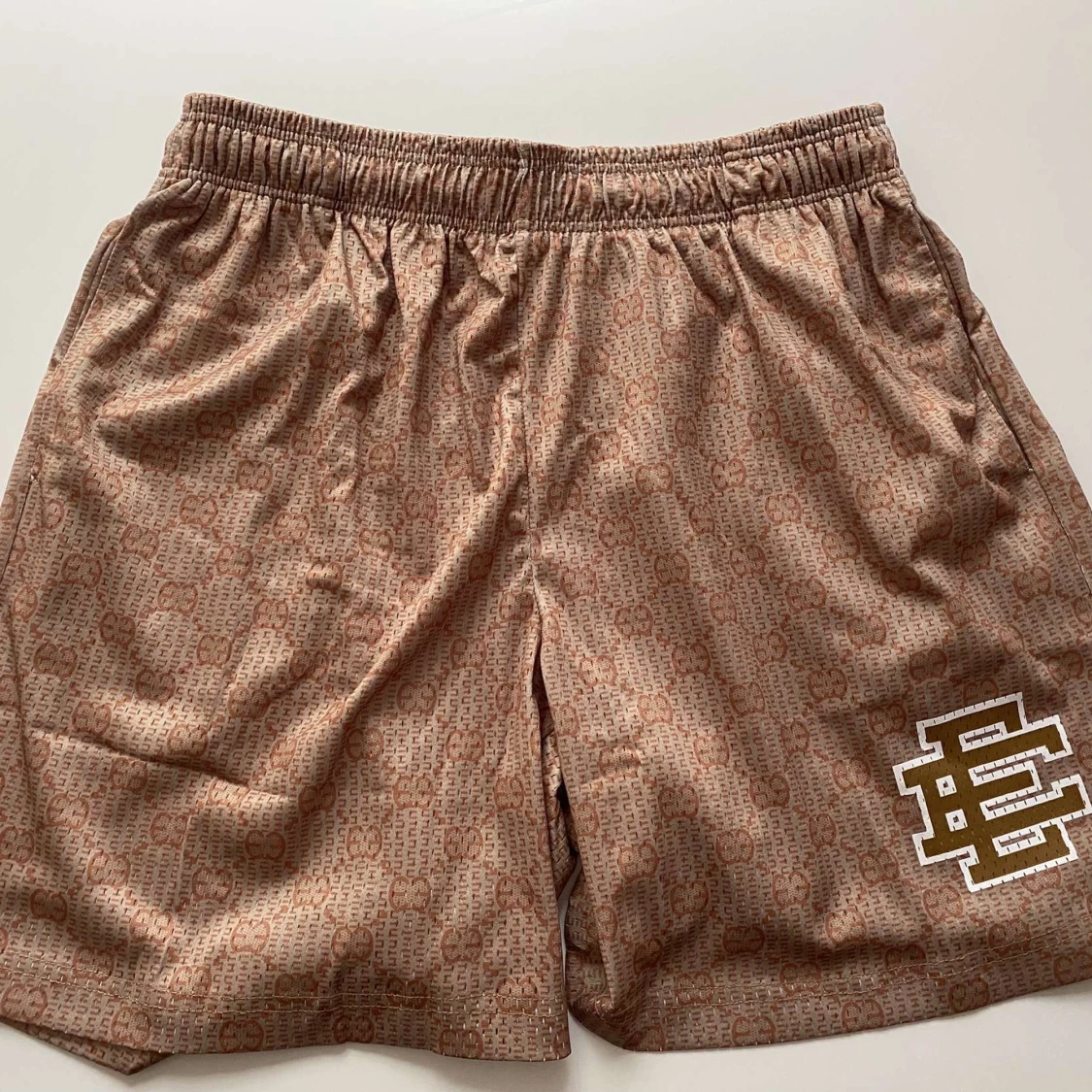 Beige mönstrade shorts