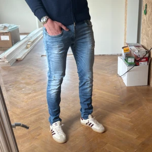 Replay anbass - Hej! Jag säljer nu dessa snygga replay anbass till ett galet pris, de är sparsamt använda och är i fint skick! Modellen är 182 cm och väger ca 70 kg! Priset är ej förhandlingsbart🤗. 