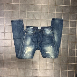 Jack and Jones jeans  - Säljer dessa jätte snygga Jack and Jones jeans i storlek W29 (passar w30) L32 i modellen Erik/Anti fit. 