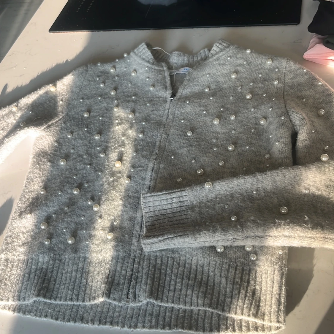 Grå kofta med pärlor från Primark - 1