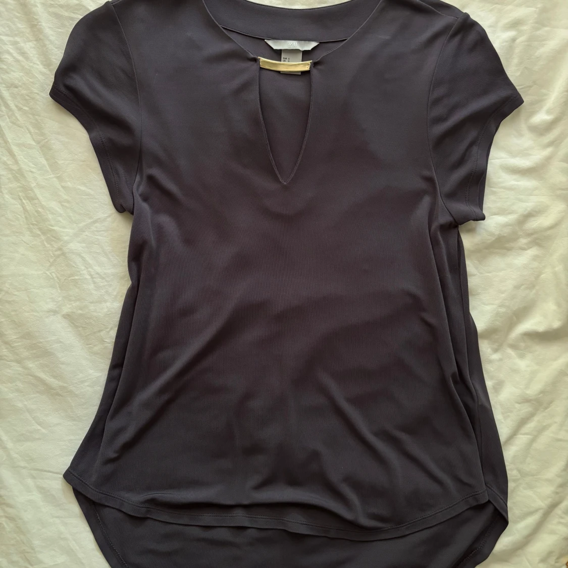 Blus med metalldetalj  - 2