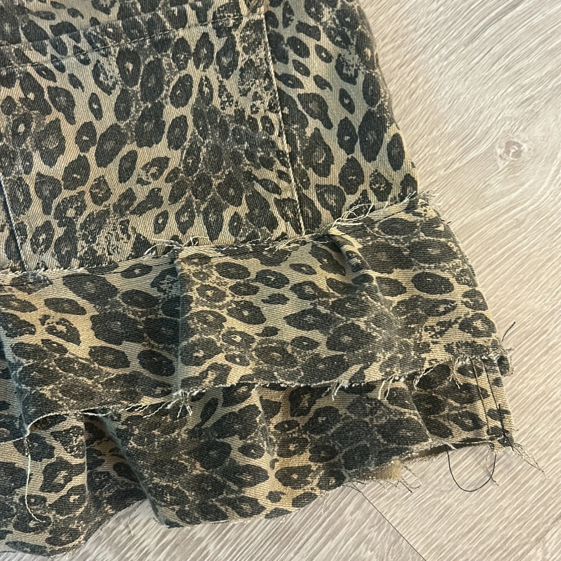 Leopardmönstrad jeanskjol - 2