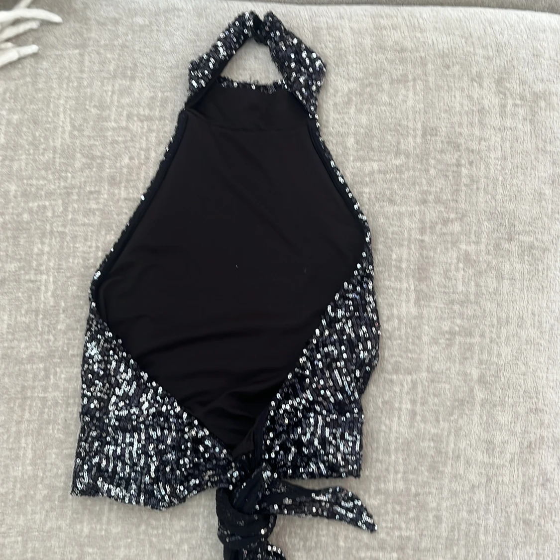 Glittrig svart halterneck topp Gina Tricot - 1