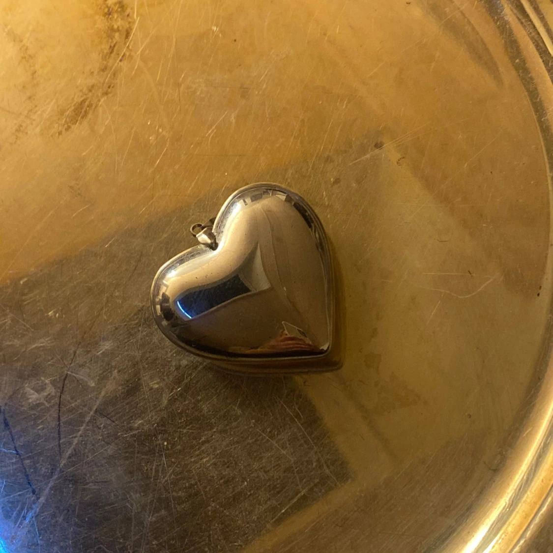 Silverfärgat hjärthalsband untan kedja