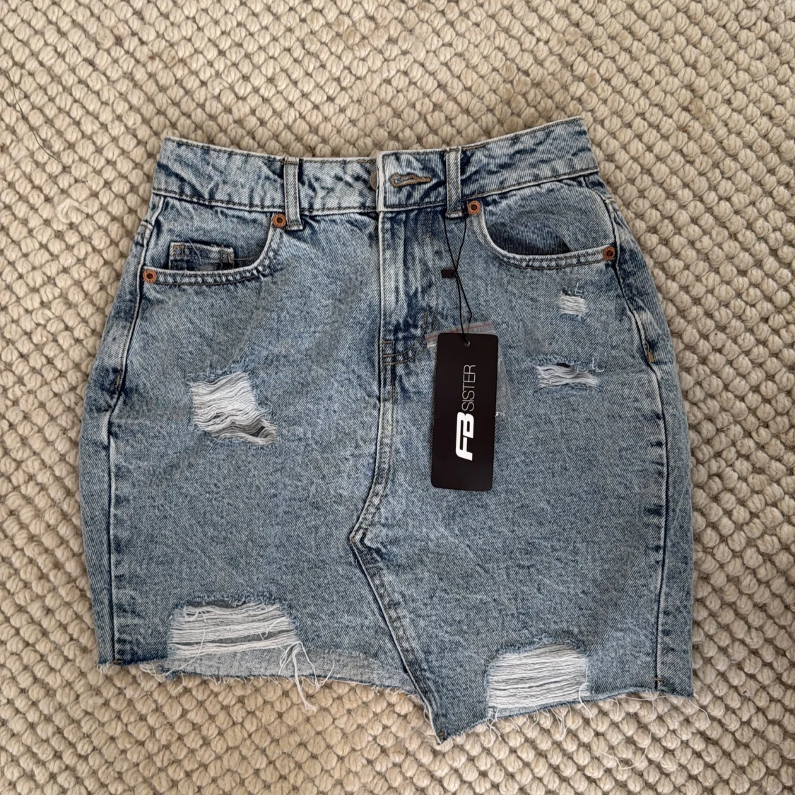 Blå jeanskjol med slitningar FB Sister - 1