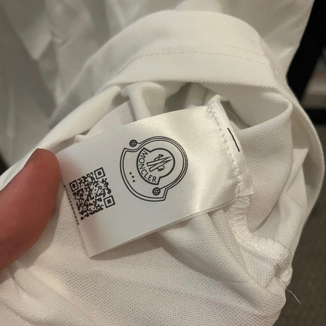 Vit Moncler pikétröja  - 2