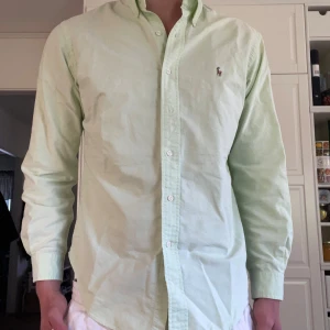 Ralph lauren skjorta  - Jätte fin skjorta i super fint skick jag är 187 82 kg priset kan diskuteras i snabb affär 