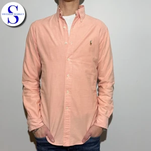 Ralph Lauren skjorta - - Ralph Lauren Skjorta — Storlek S — 9/10 - Bra skick utan skavanker — Inkluderat - Skjorta — Retail 1700kr — Modellen är 180cm, 65kg - 