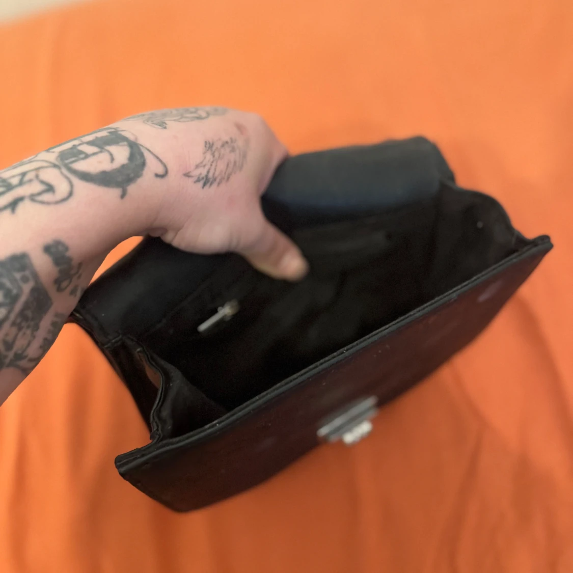 Svart quiltad axelväska i skinn - 2