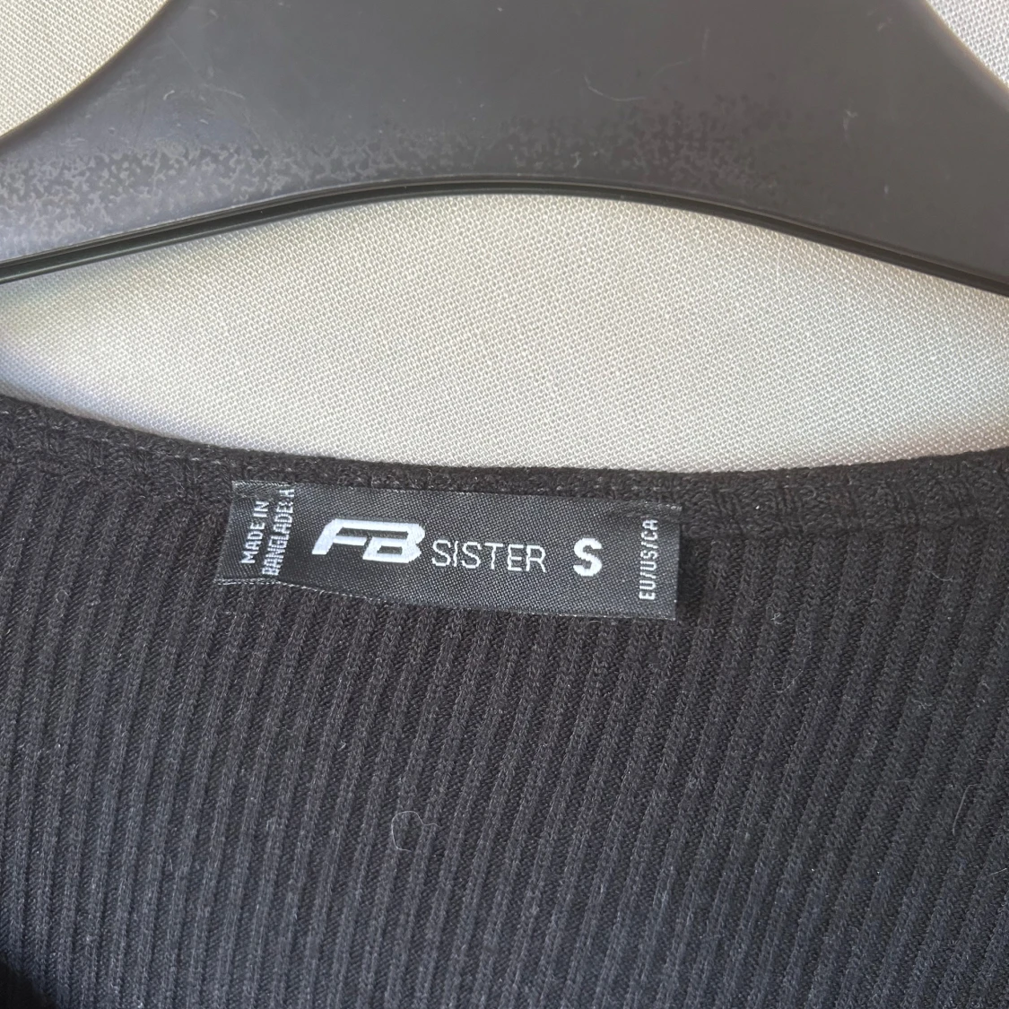 Svart ribbad croppad topp FB Sister - 2