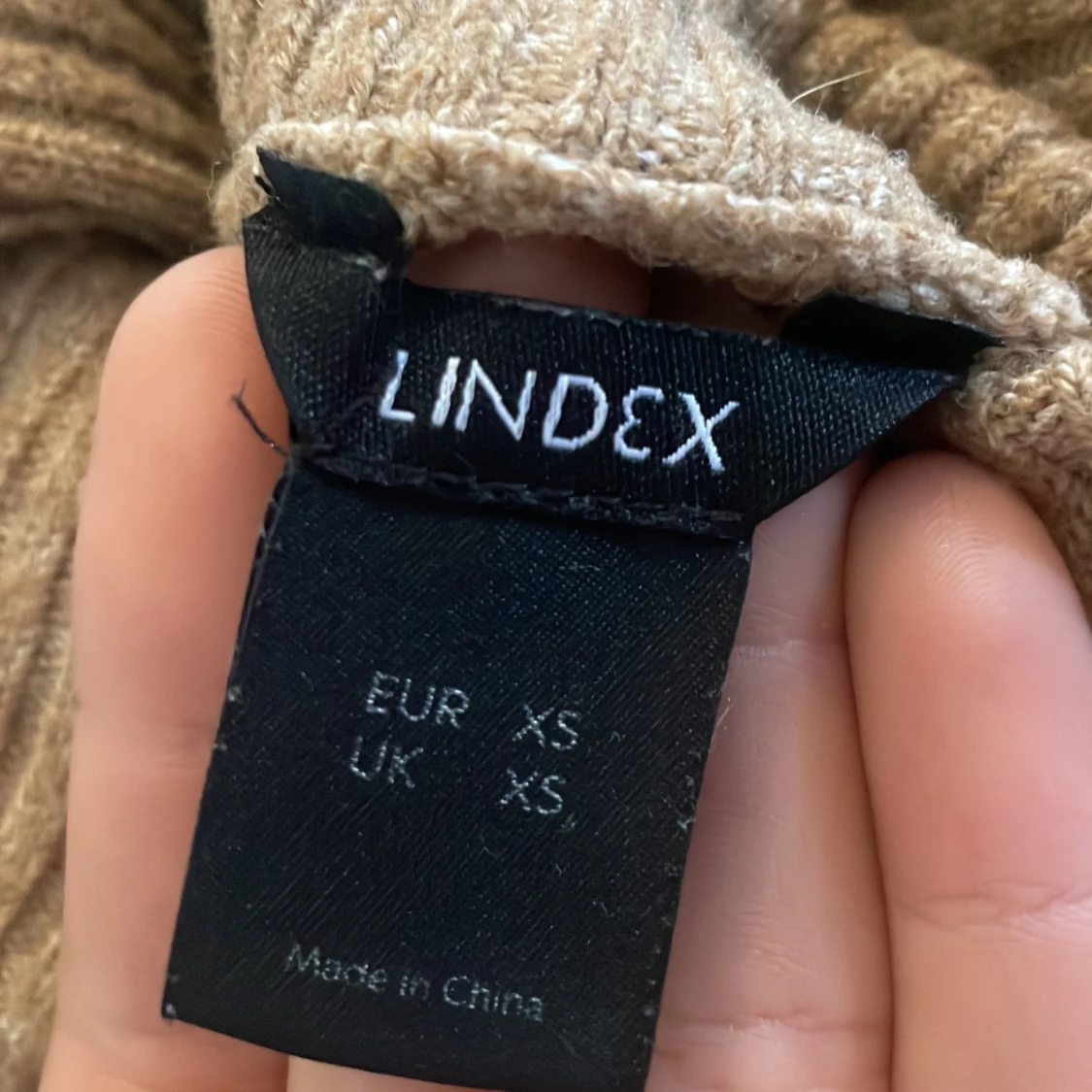 Beige och vit randig polotröja från Lindex - 2