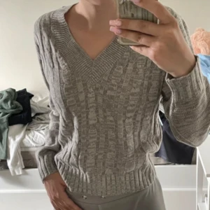 Grå stickad tröja - Aldrig använd, prislappen finns kvar💞