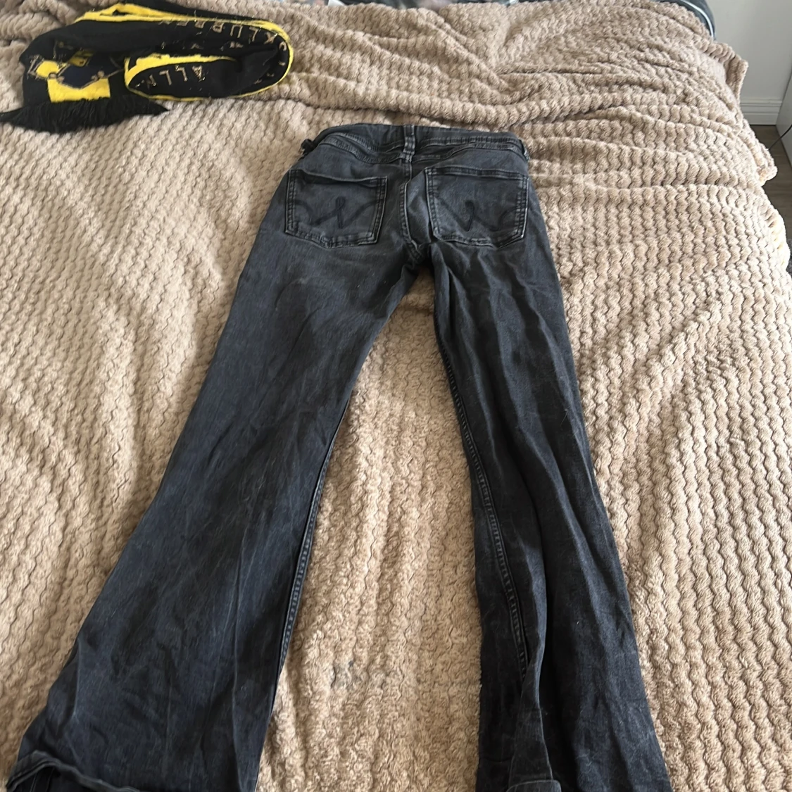 Svarta bootcut jeans från Gina Tricot - 2