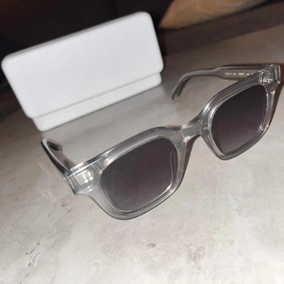 Transparenta solglasögon från Chimi