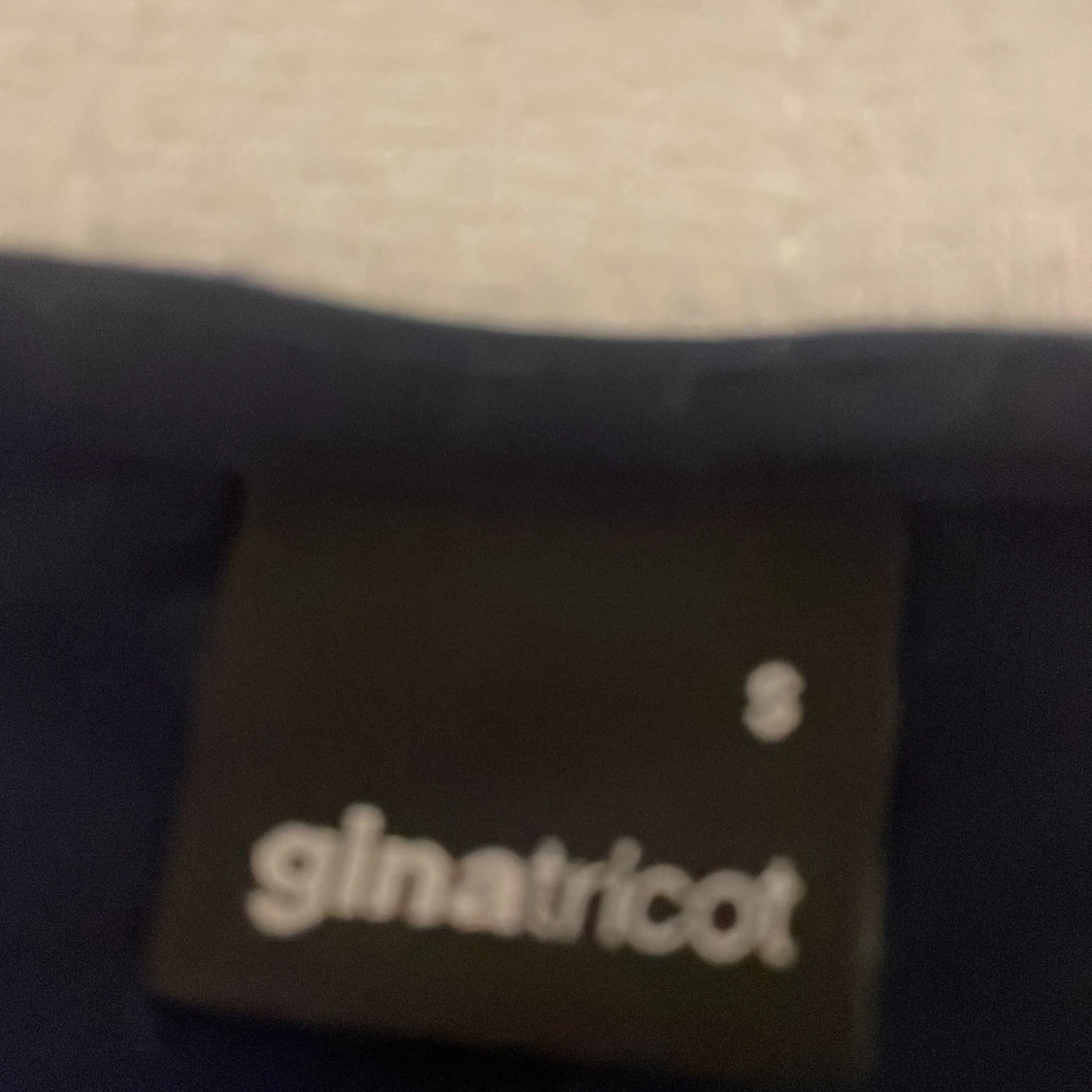 Mörkblå långärmad topp från Gina Tricot - 1