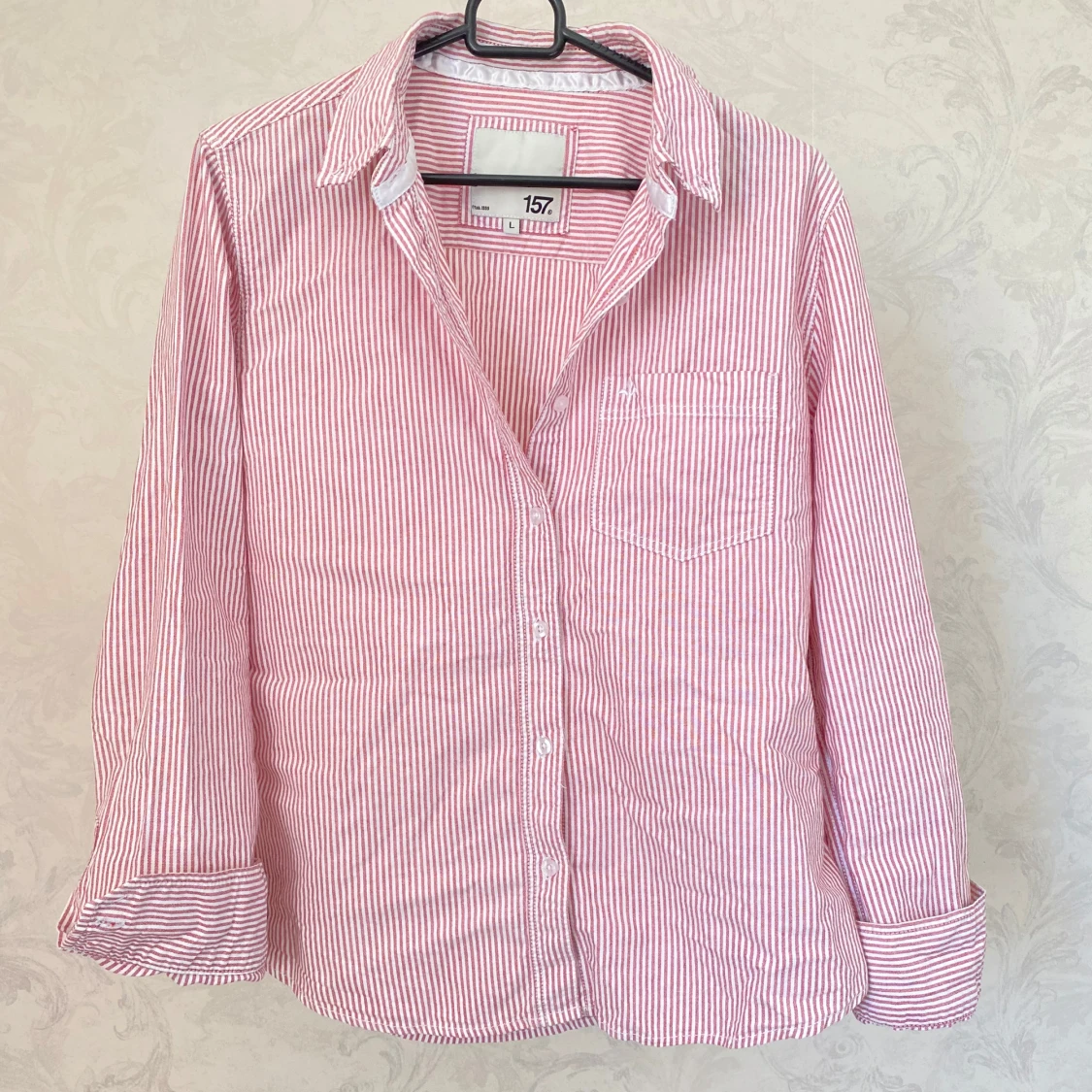 Rödvit randig skjorta