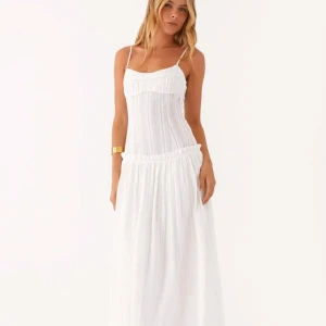 Student klänning  - Super fin vit klänning, helt oanvänd. Köpt för 1500kr🎀