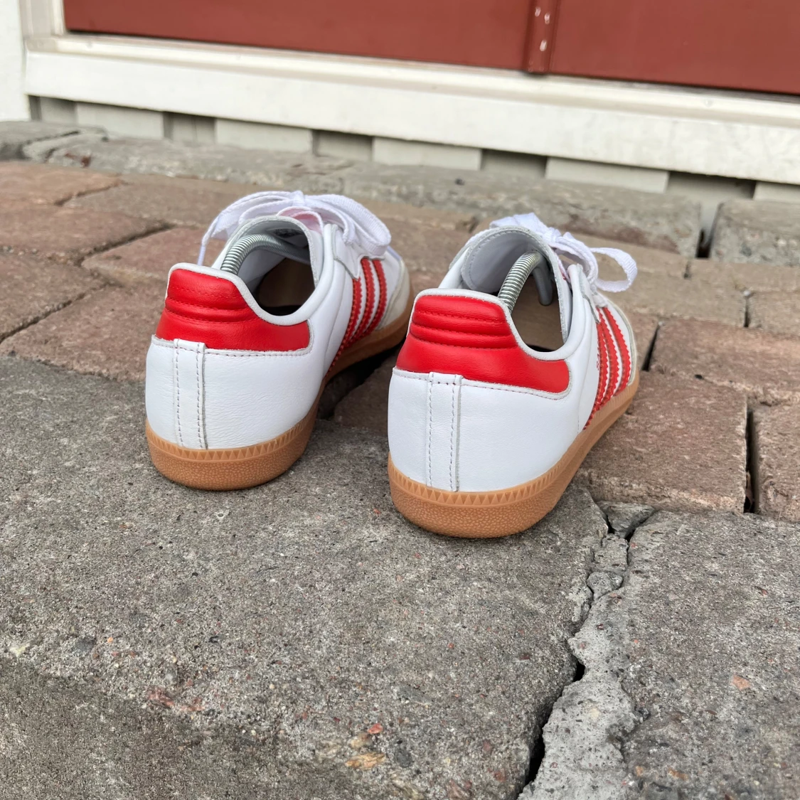 Adidas Samba OG W - låga sneakers med röda ränder - 2