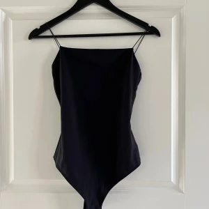 Svart body - Svart body från Hm. Aldrig använd🖤