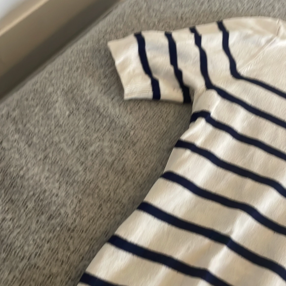 Vit och marinblå randig tröja från Zara - 1