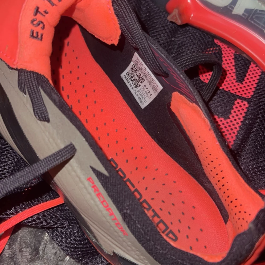 Adidas Predator fotbollsskor i svart, silver och röd - 3