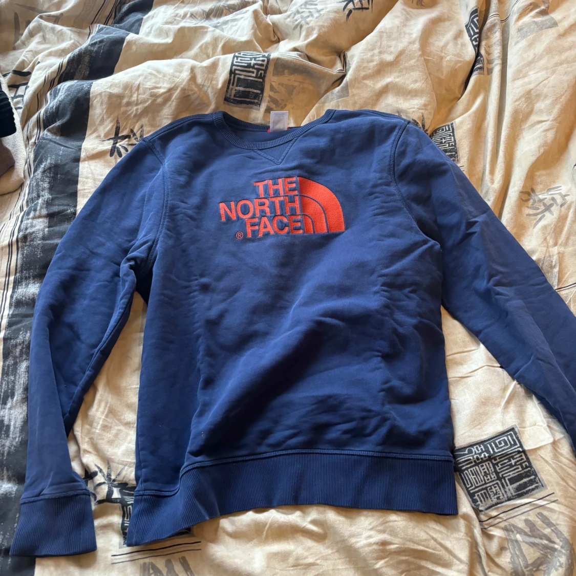 Blå sweatshirt från The North Face