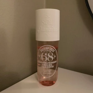 Sol De Janeiro mist  - Säljer min Sol De Janeiro mist 240ml i numret 68, har används ( se bild 2 ). Säljer då jag har andra parfymer jag använder mer. Nypris 479, pris kan diskuteras vid snabbt köp. Skriv för fler frågor💗