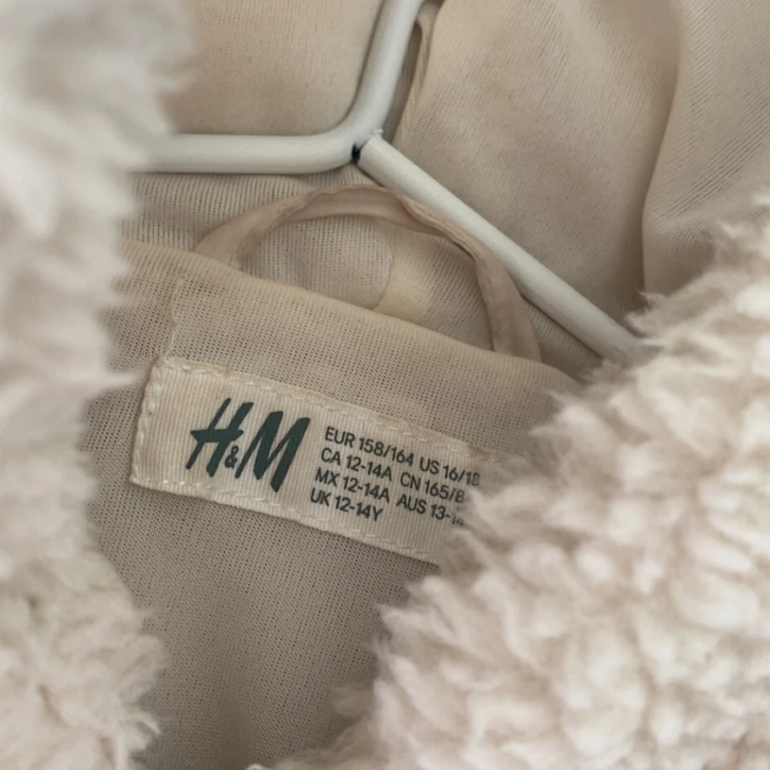 Beige teddyjacka från H&M - 2
