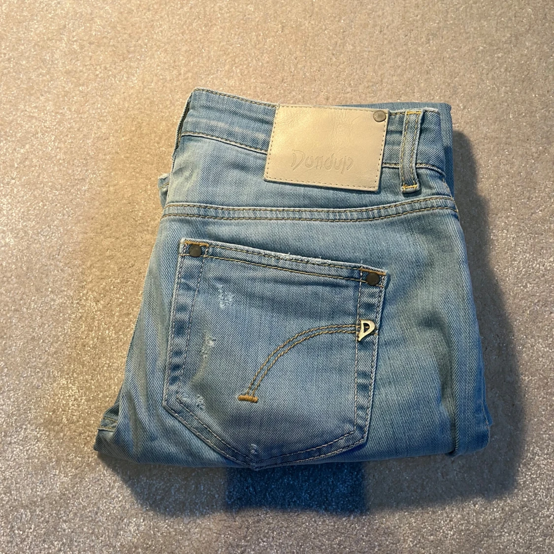 Dondup med slitningar