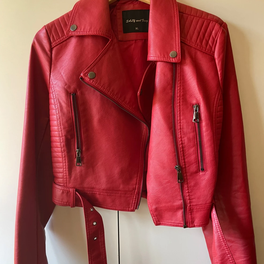 Röd skinnjacka från Sally and Dog