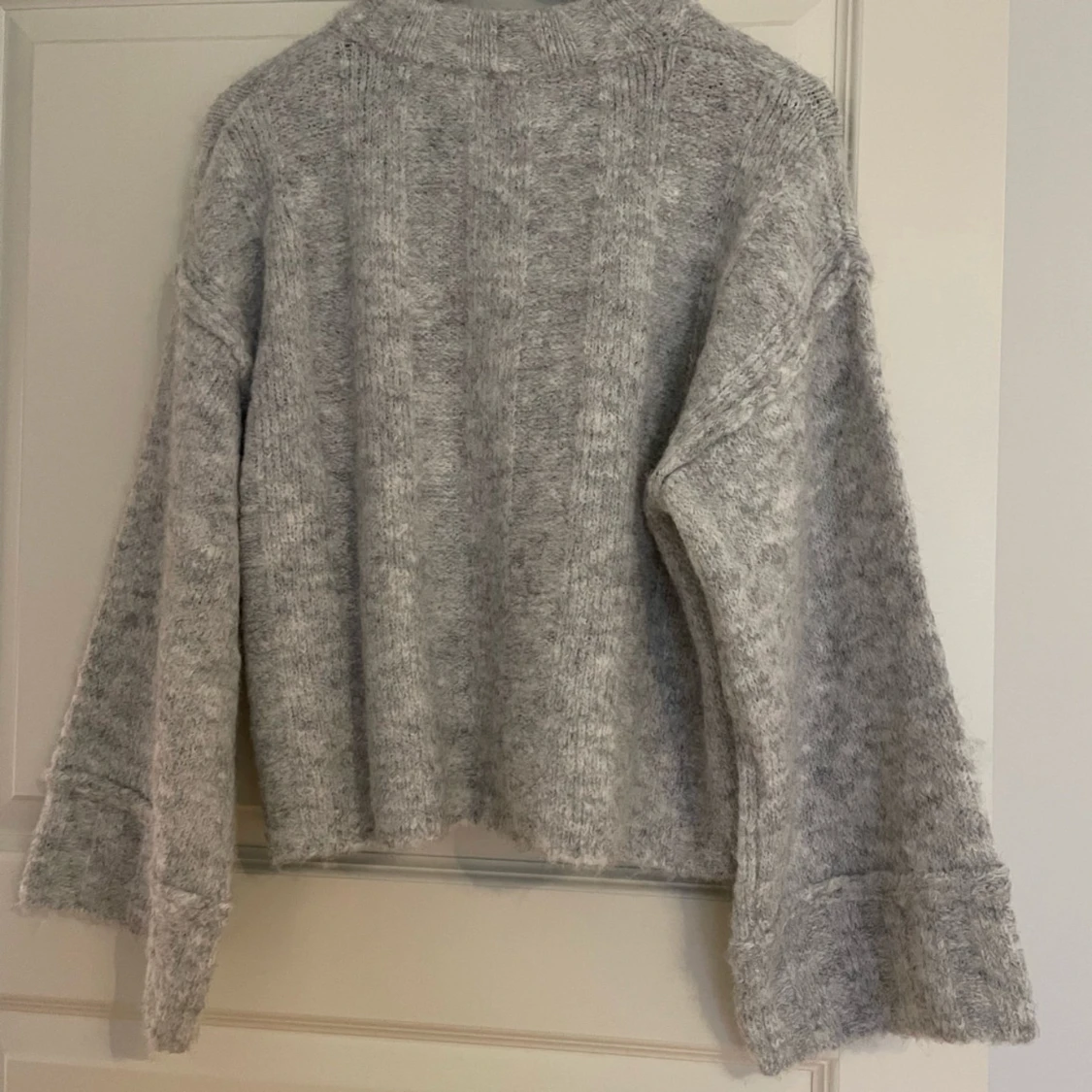 Grå stickad tröja från Karen by Simonsen