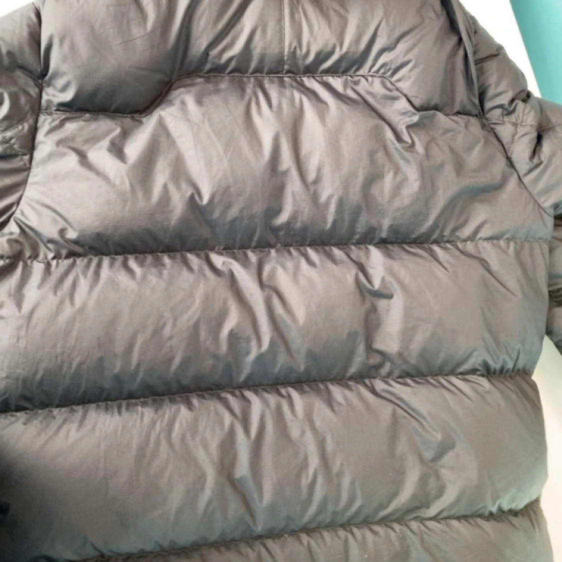 Mörk blå pufferjacka med dragkedja - 3