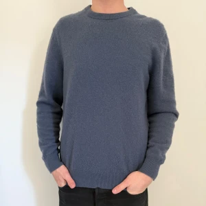 Blå stickad tröja - En stickad tröja från zara i Kashmir 