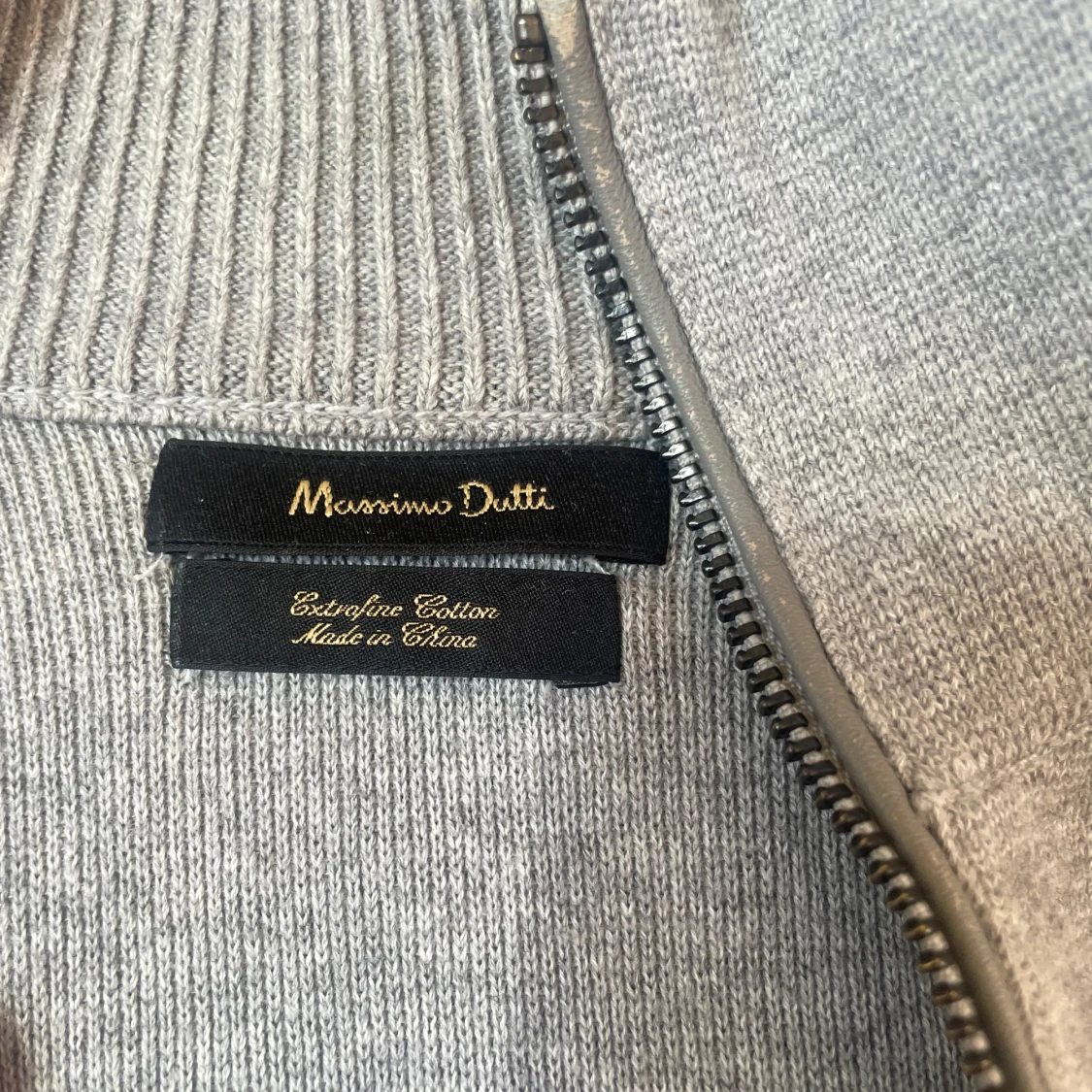 Grå tröja med dragkedja från Massimo Dutti - 1