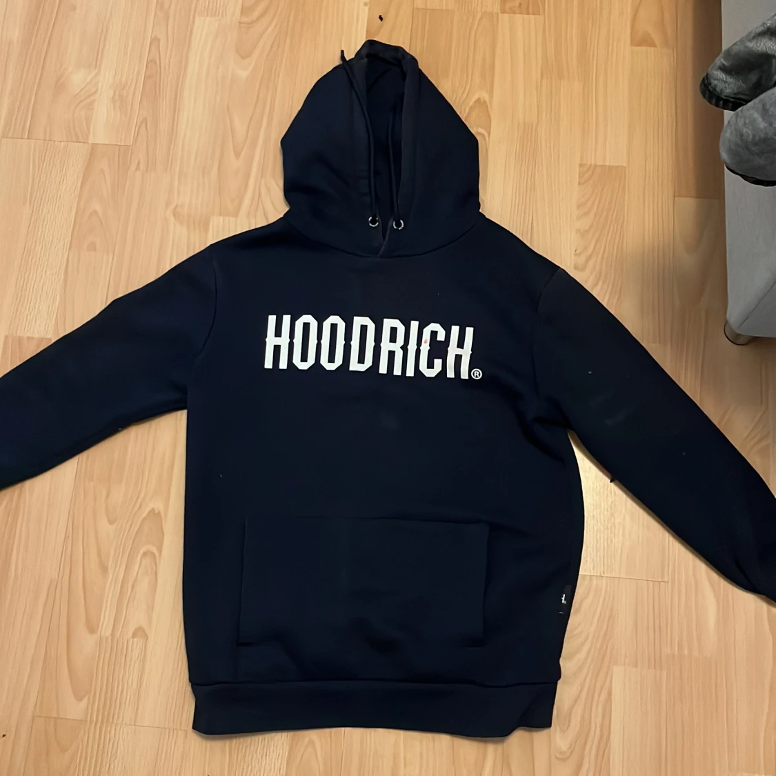 Mörkblå hoodie från Hoodrich