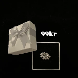 Silvrig ring med bollar - 22kr frakt💓