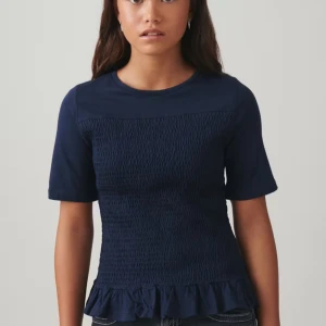 Gina tricot ribbad topp - Säljer min superfina fina tricot tröja då den är för stor😭. Knappt använd och köpt för 250. Priset kan diskuteras💕