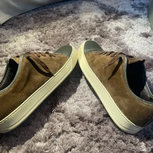 Lanvin sneakers - Extremt stilrena skor till ett bra pris 🏆 hör av er, säljer för jag söker andra 🙌UK 10 - 44 